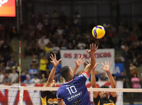 men playing volleyball
