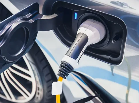 Рекордные продажи электромобилей, но впереди сложный путь