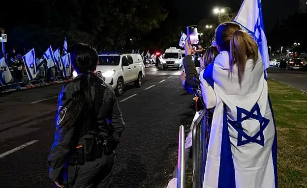 Семьи заложников в ярости: правительство пытается избежать ответственности