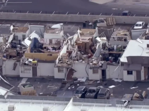 Мощный шторм оставил более 130 человек без крова в Темпе, Аризона