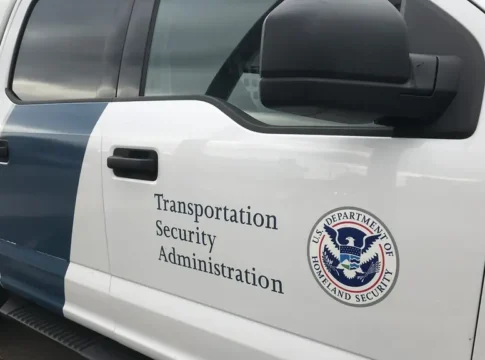 Здание Министерства внутренней безопасности в Уиллистоне осквернено граффити с угрозами