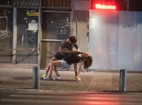 Тело на улице: Увлекательное театральное путешествие по Тель-Авиву