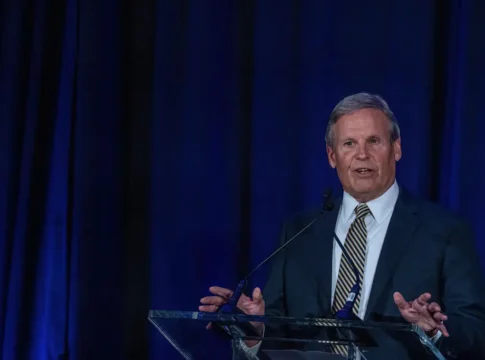 Губернатор Теннесси обещает долгосрочную борьбу с преступностью в Мемфисе