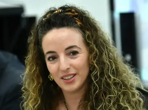 Израильская звезда реалити-шоу выступает против министра