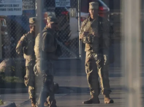 Суд запретил Трампу отправлять войска в Чикаго