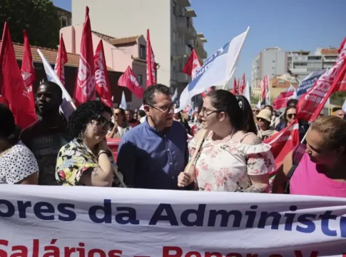 Масштабная забастовка государственных служащих в Португалии: 90% работников мусоровозов присоединились