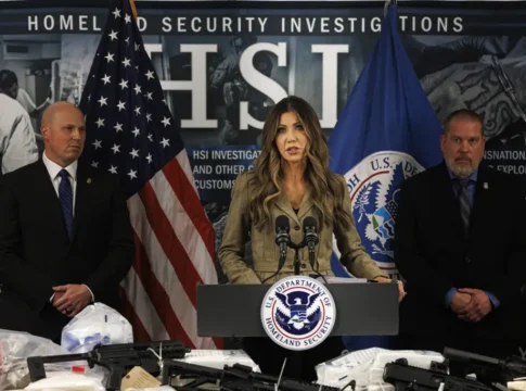 Министр внутренней безопасности США раскритиковала отсутствие сотрудничества ICE в Миннесоте