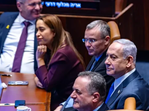 Министры обсудят законопроекты о судебной реформе и национальном единстве