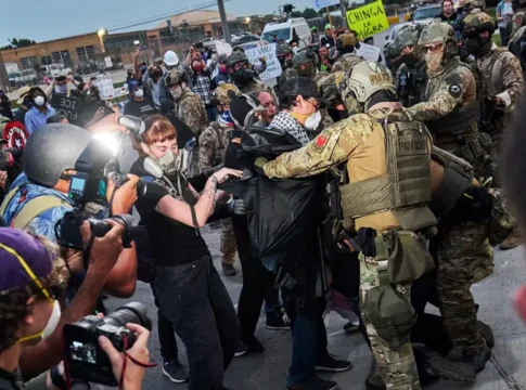 Чикаго против иммиграционного давления администрации Трампа