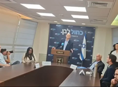 Шри Рот со слезами обратилась к Бенни Ганцу о судьбе харедим в войне