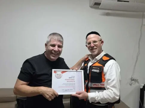 Парамедик Нир Дорфман завершил круг спасения: встреча с семьёй спасённого в Бат-Яме