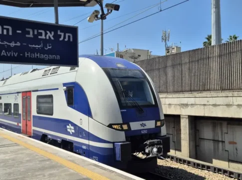 Израильские железные дороги закрывают станцию Яицхак Навон в Иерусалиме из‑за массовой молитвенной встречи харедим