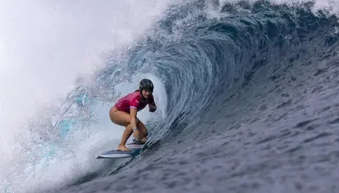 Первый в Израиле фестиваль серфинга в крытом волновом бассейне Тель‑Авива