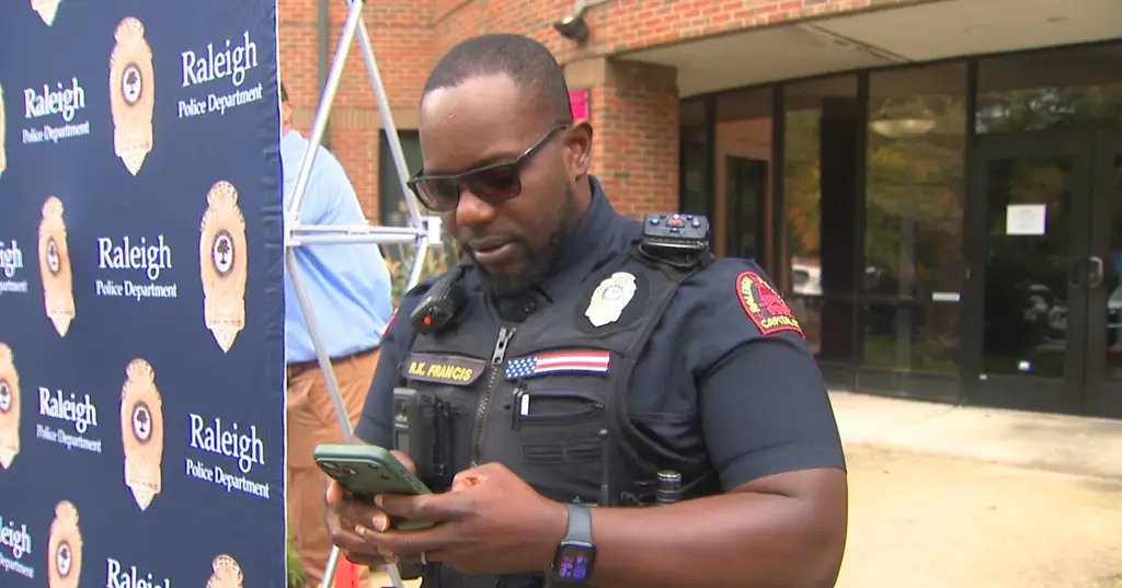 Полицейский из Роли ждет вестей от семьи в Ямайке после урагана Мелисса