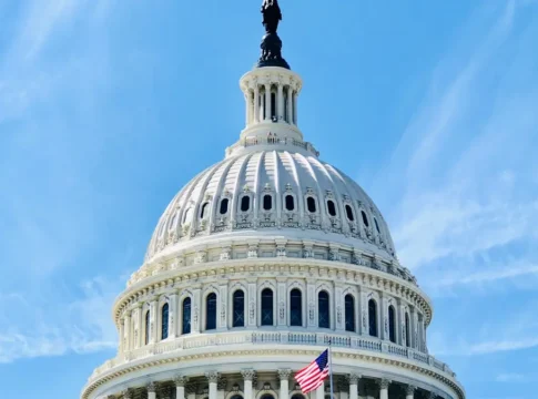 Сенат США принял законопроект о бюджете, завершив 41-дневный шатдаун