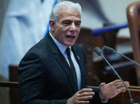 Яир Лапид нашел способ отреагировать на предложение Трампа о помиловании Нетаньяху