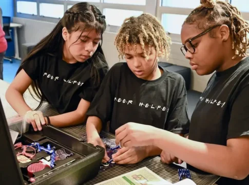 Verizon открывает инновационные лаборатории для школьников в Бирмингеме