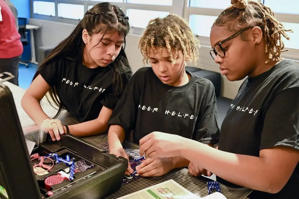 Verizon открывает инновационные лаборатории для школьников в Бирмингеме