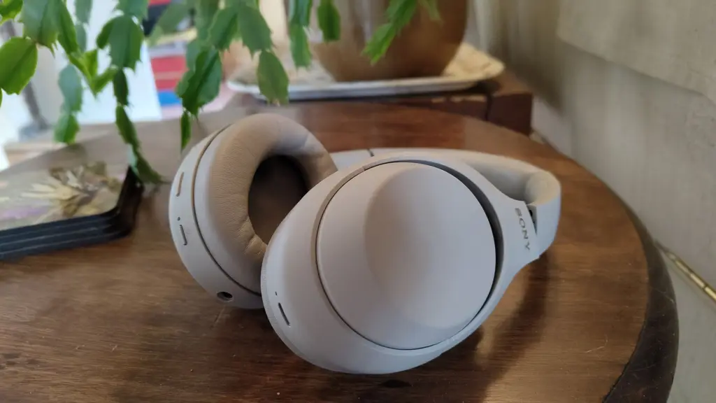 Sony предлагает значительные скидки на свои популярные наушники и беспроводные наушники в рамках распродажи