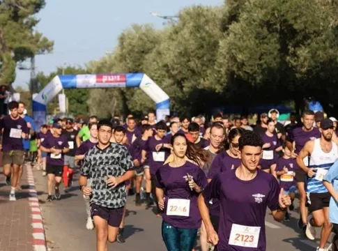 Тысячи спортсменов покорили полумарафон «Шерон Тельма Music Run»