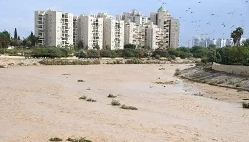 Рекордные паводки в Беэр-Шеве: Небывалые за десятилетие потоки в русле реки