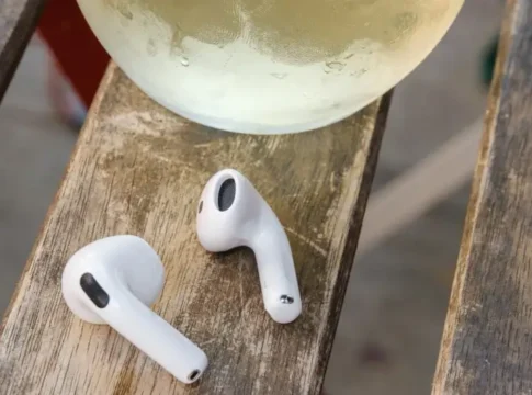 AirPods 4 за $69: беспрецедентная скидка к Черной пятнице