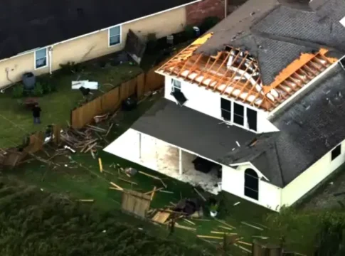 Два торнадо обрушились на округ Харрис в Техасе