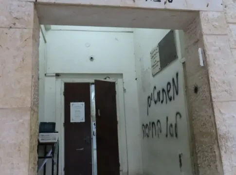 В Хайфе осквернен синагога: стены покрыты антирелигиозными граффити