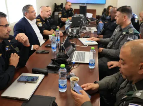 Глава МВД призвал полицию Израиля уважать святость субботы во время мероприятий в Хевроне