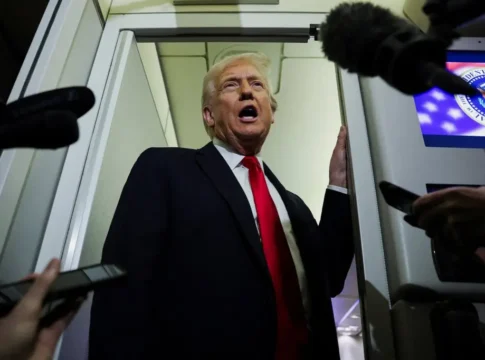 Трамп призывает дипломатов США давить на союзников из-за мигрантов и преступности