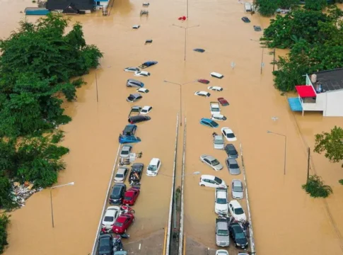 Юго-Восточная Азия под ударом стихии: сотни погибших и десятки тысяч эвакуированных