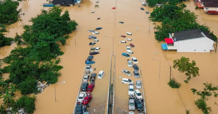 Юго-Восточная Азия под ударом стихии: сотни погибших и десятки тысяч эвакуированных