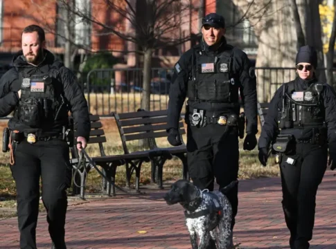 Подозреваемому в стрельбе по нацгвардейцам в Вашингтоне предъявлено обвинение в убийстве первой степени