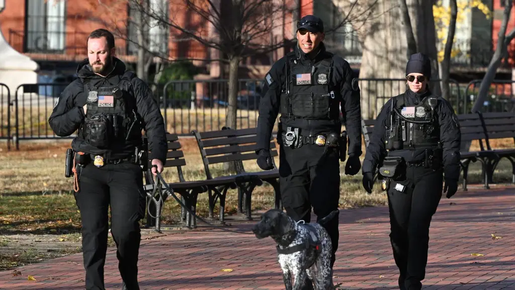 Подозреваемому в стрельбе по нацгвардейцам в Вашингтоне предъявлено обвинение в убийстве первой степени