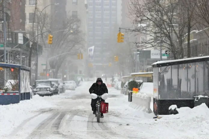 США: Зимняя буря угрожает планам миллионов путешественников в День Благодарения