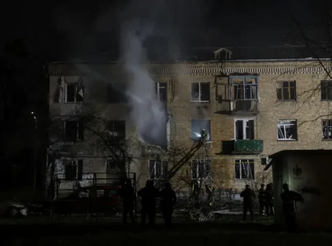 Украинская делегация направляется в США для переговоров на фоне интенсивных обстрелов