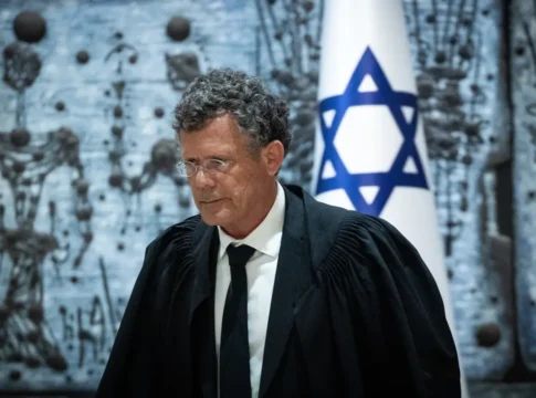 Опрос: каждый третий избиратель коалиции поддерживает государственную следственную комиссию