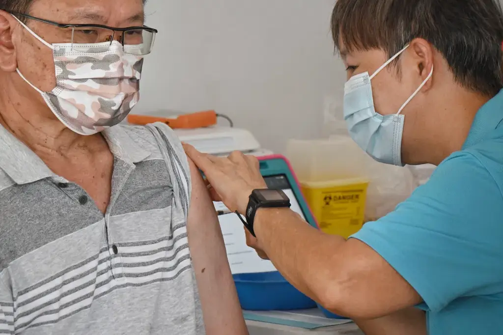 Нужна ли вакцинация от COVID-19 после окончания пандемии? Рекомендации для жителей Сингапура