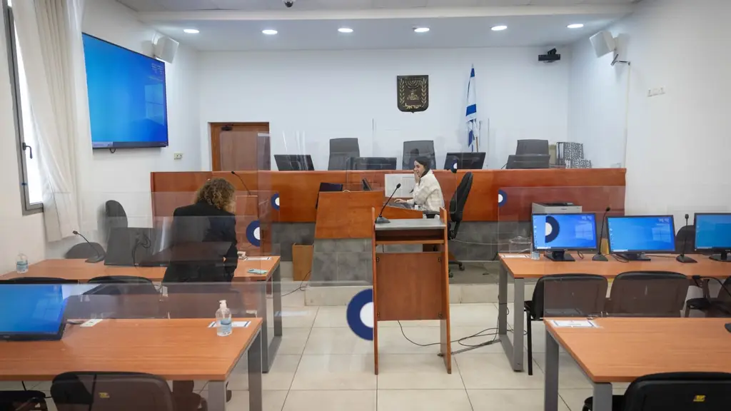 Нападение на полицейского в зале суда в Бат‑Яме: подозреваемый из Нетивот задержан