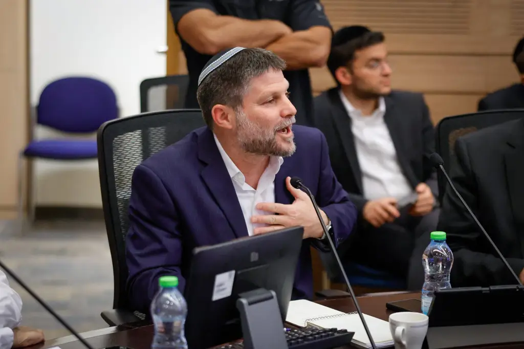 Министр финансов обещает убрать требование самооплаты за транспорт для лиц с ограниченными возможностями