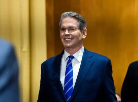 Министр финансов США: ФРС должна продолжать снижение ставок при падении инфляции