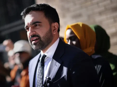 Избранный мэр Нью-Йорка просит о встрече с президентом Трампом на фоне напряженности