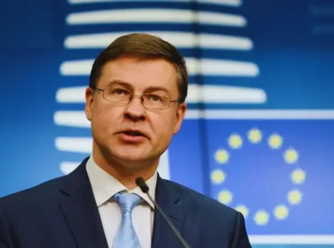 Европейская комиссия уверена в стабильности топливных поставок после санкций США против Роснефти и Лукойла