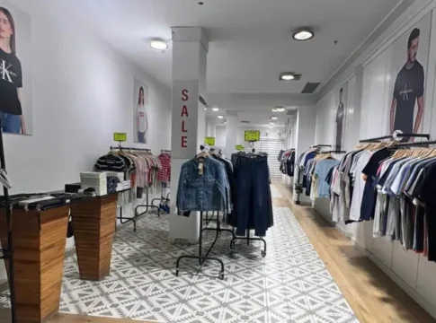 В Израиле открылся pop-up магазин с крупными скидками на брендовую одежду