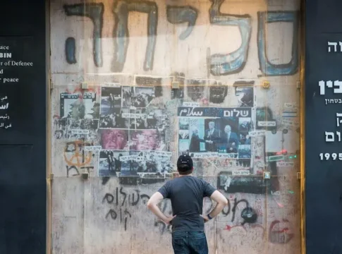 Граффити как живой памятник: от площади Рабина до площади заложников