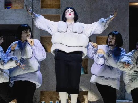 Опера «Крум» Ханоха Левина: от семейной драмы к возвышенной сцене