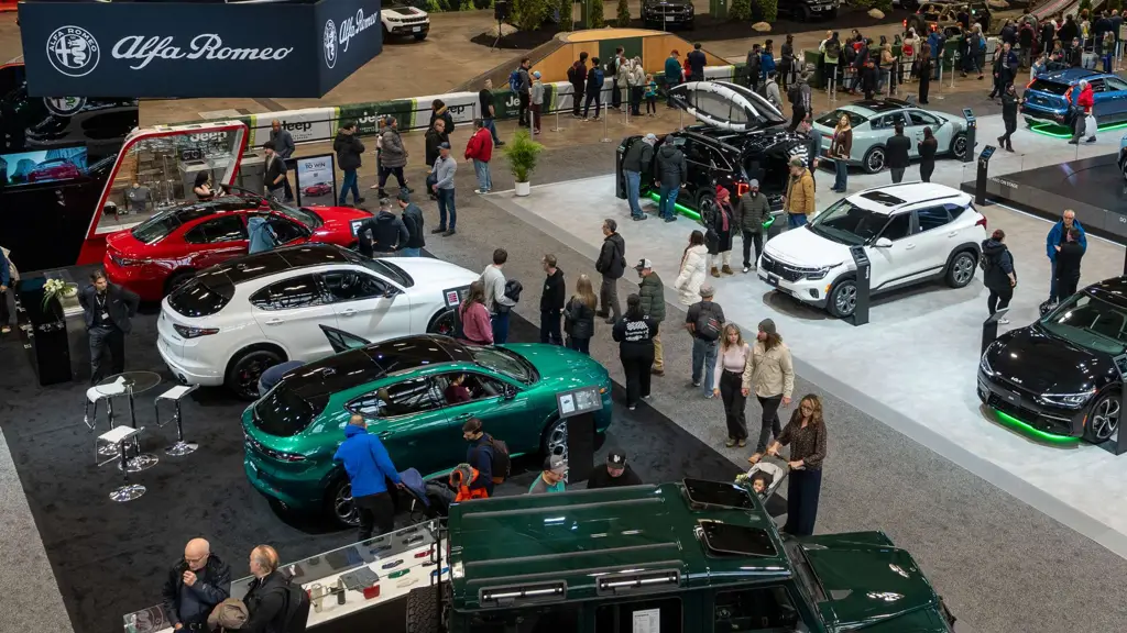 Автосалоны стимулируют продажи автомобилей, новые тарифы на детали могут облегчить нагрузку на производителей