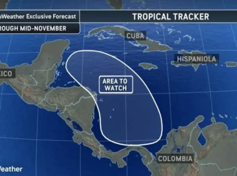 Национальный центр ураганов следит за тропической волной: продолжится ли прохладная погода во Флориде?
