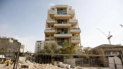 Жители 13‑этажного дома на Штраус, 4 в Иерусалиме вынуждены временно покинуть квартиры из‑за строительства подземной станции