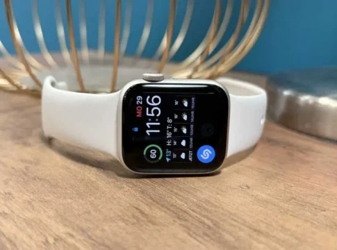 Apple Watch SE 3 стал еще доступнее: скидка 50 долларов